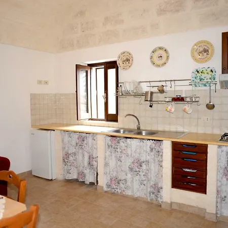 Formica Ostuni